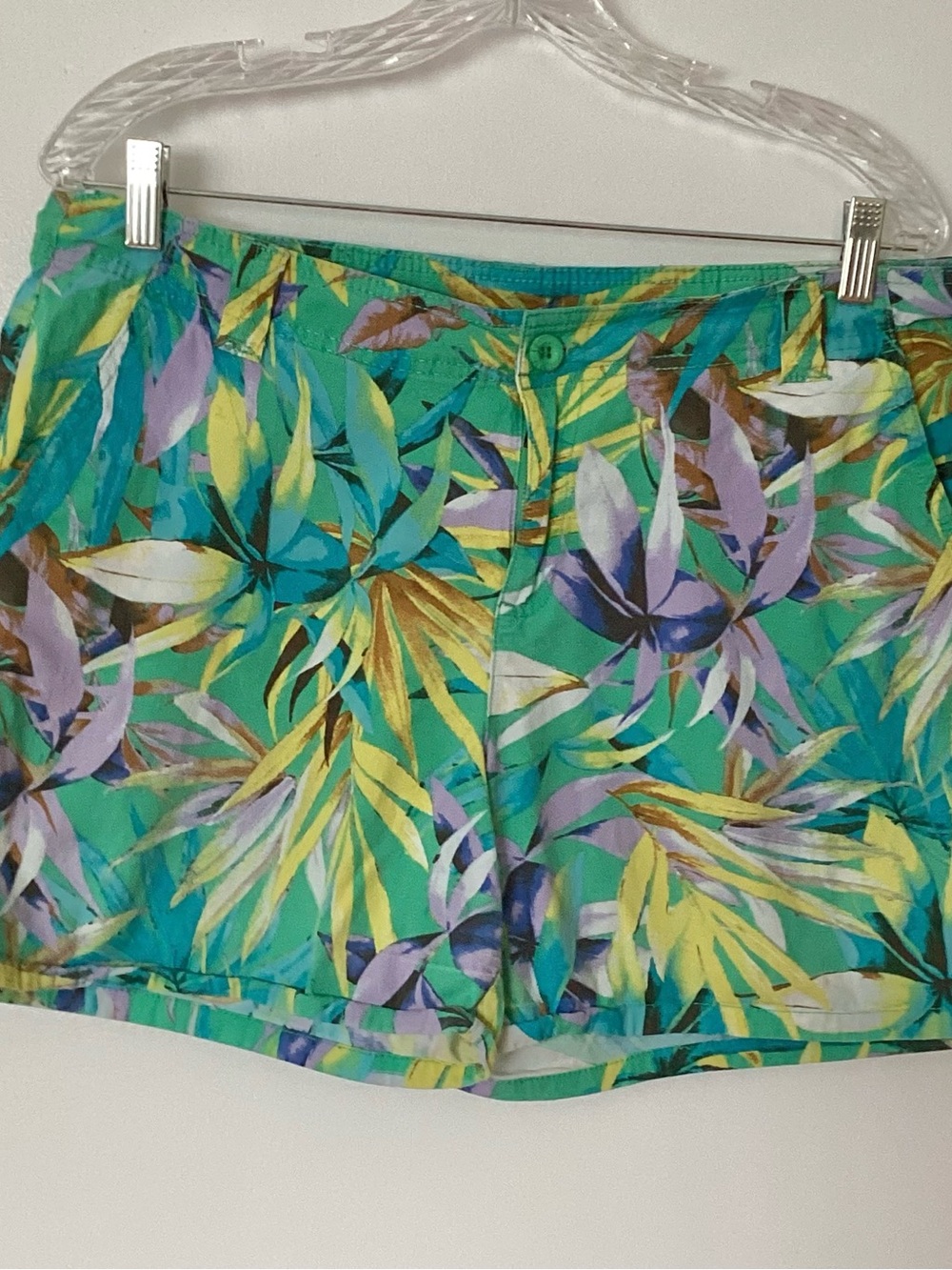 Women’s Size 10 FRESH Tropical Leaf Print Green Shorts Yellow & Purple Accents